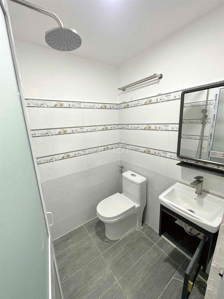 Nhà 1 Trệt 1 lửng . Có Sẵn Nội Thất
