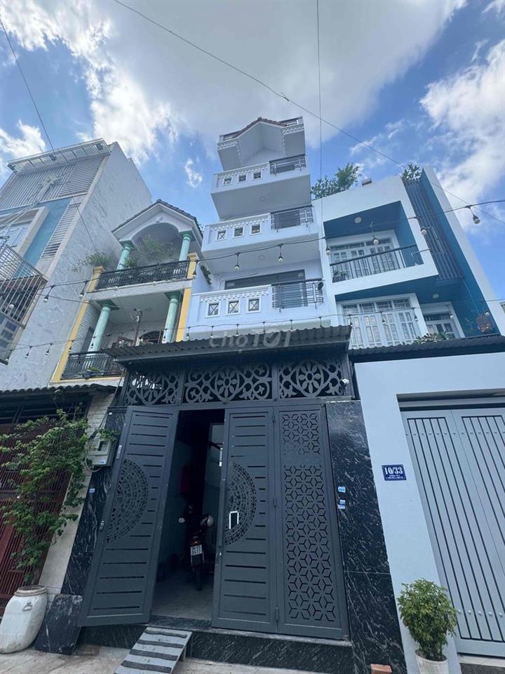 Nhà 1 Trệt 1 lửng . Có Sẵn Nội Thất