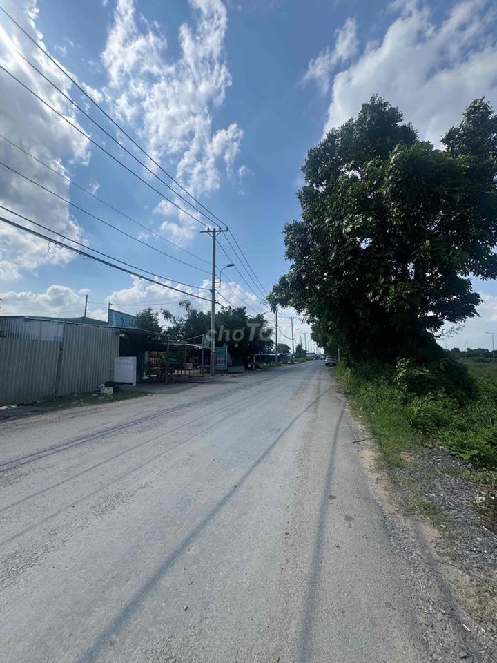 Nhà MT Đê Bà Tỵ Chợ Tân Long