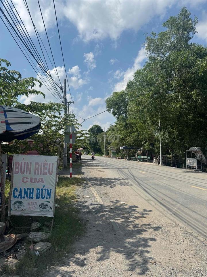 Nhà MT Đê Bà Tỵ Chợ Tân Long