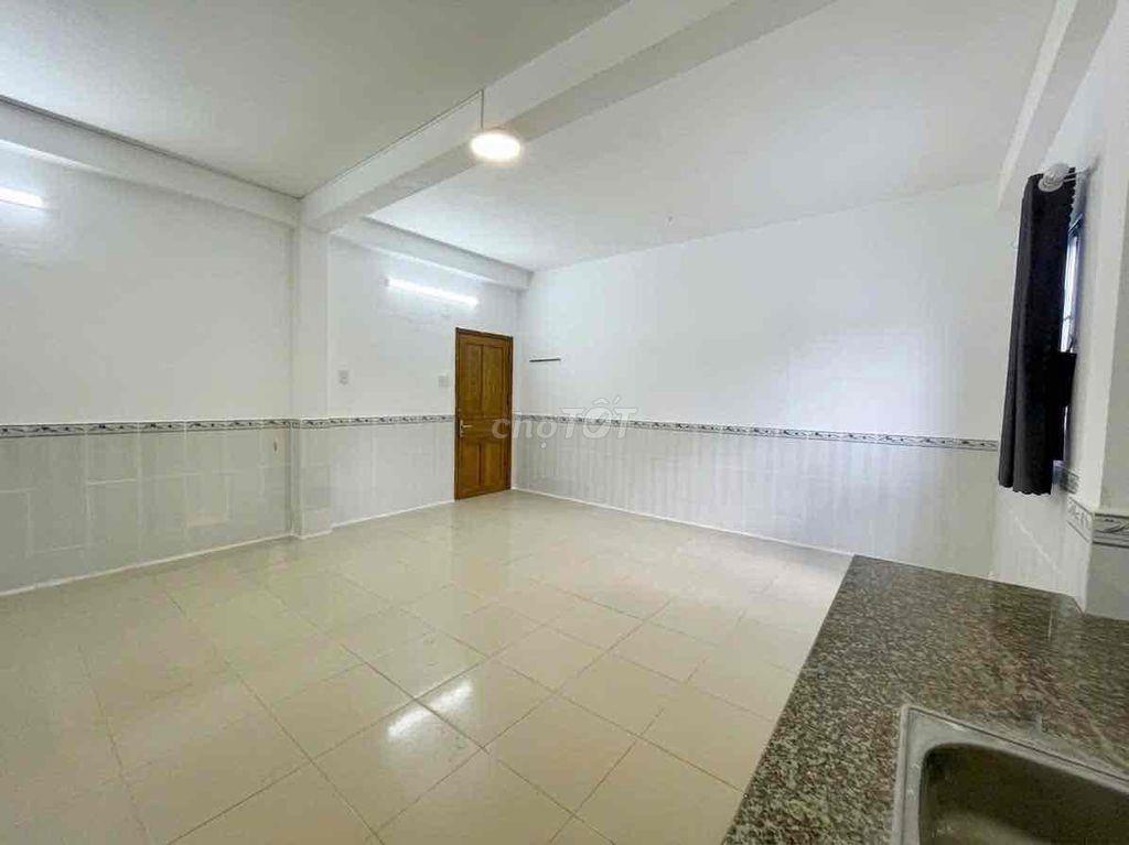 CHO THUÊ PHÒNG CỬA SỔ TRỜI 40M2 GẦN ĐẠI HỌC CÔNG THƯƠNG AEON TÂN PHÚ