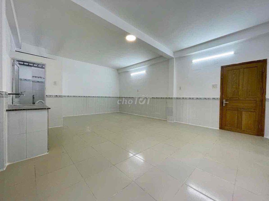 CHO THUÊ PHÒNG CỬA SỔ TRỜI 40M2 GẦN ĐẠI HỌC CÔNG THƯƠNG AEON TÂN PHÚ