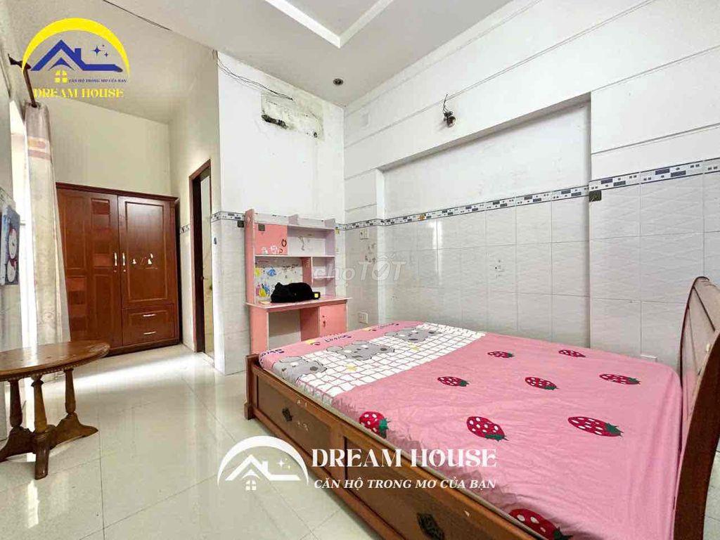 PHÒNG TRỌ STUDIO CÓ BAN CÔNG THOÁNG SẴN NỘI THẤT NHƯ HÌNH GẦN 4 XÃ