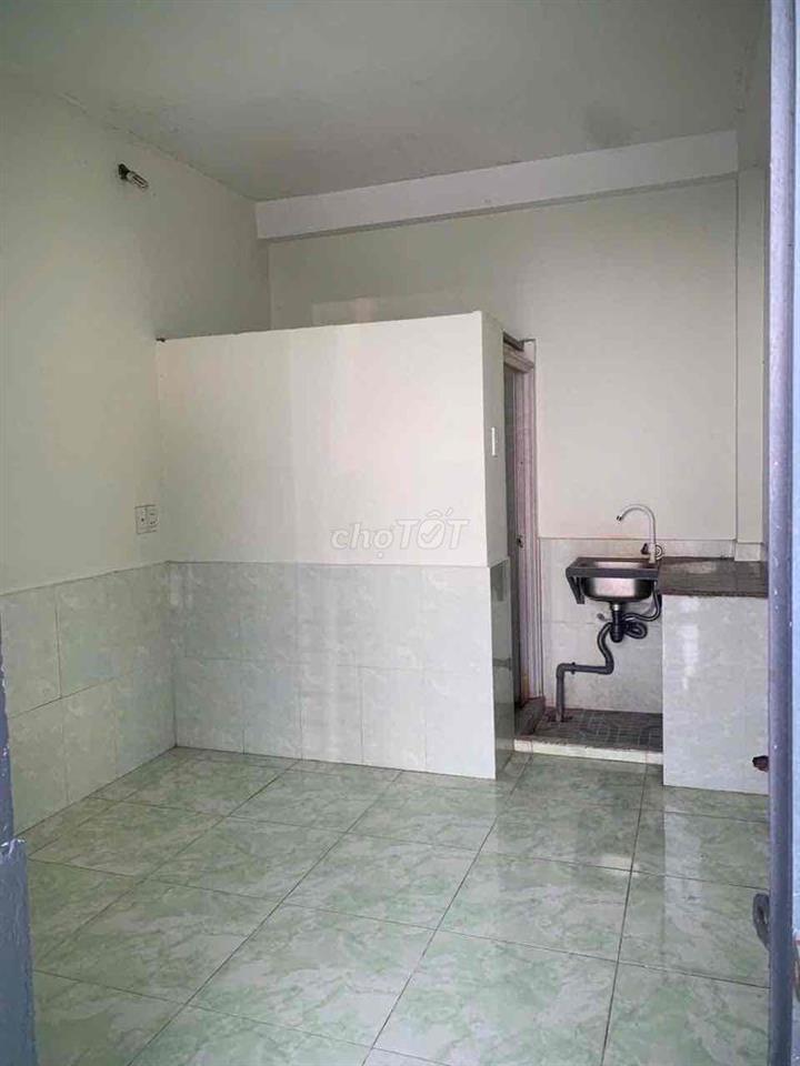 PHÒNG TRỌ KHÔNG GÁC CỬA SỔ THOÁNG MÁT GIÁ RẺ AN NINH Ở LIỀN