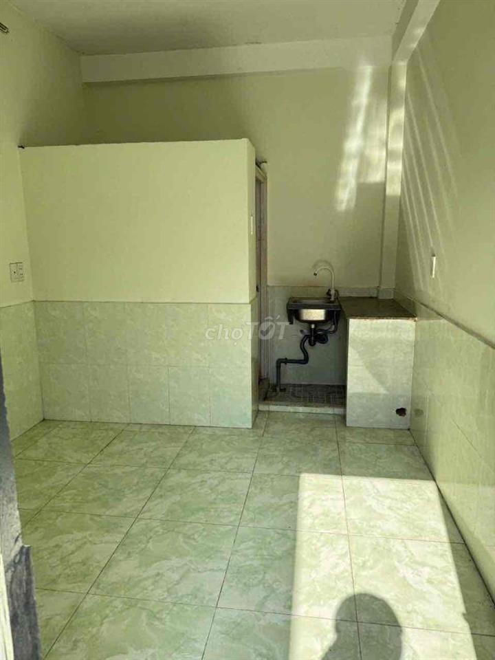PHÒNG TRỌ KHÔNG GÁC CỬA SỔ THOÁNG MÁT GIÁ RẺ AN NINH Ở LIỀN