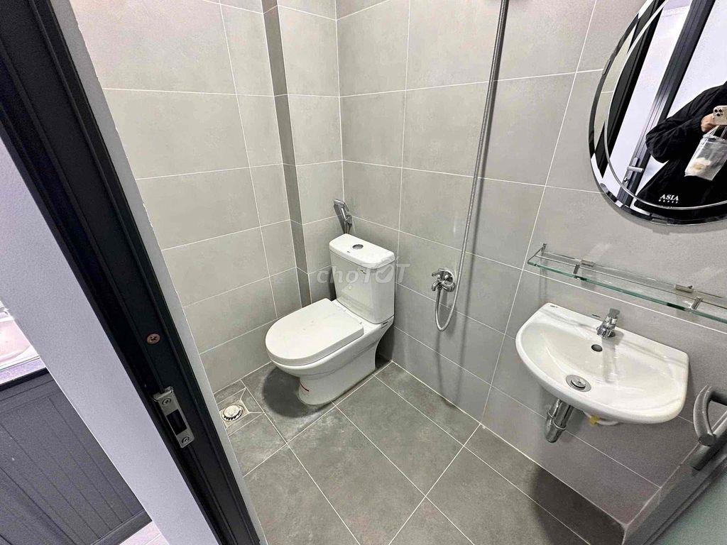 CĂN HỘ MINI MỘT PHÒNG NGỦ TÁCH BẾP RIÊNG RỘNG RÃI DƯỚI TRỆT Ở LIỀN