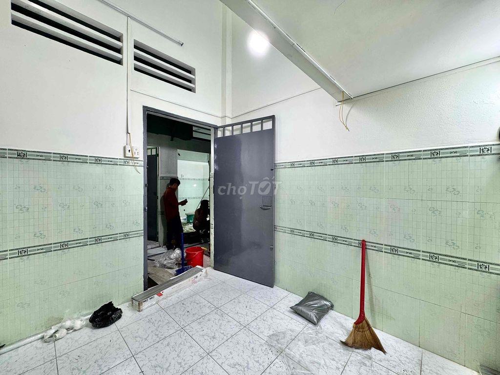 KHAI TRƯƠNG DÃY TRỌ DƯỚI TRỆT GÁC CAO 2M RỘNG RÃI AN NINH GIỮ CỌC 1/11