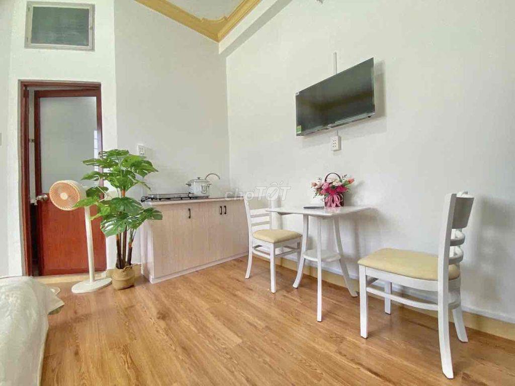 TRỐNG SẴN CĂN HỘ MINI ĐẦY ĐỦ TIỆN NGHI CỬA SỔ TRỜI THOÁNG MÁT Ở LIỀN