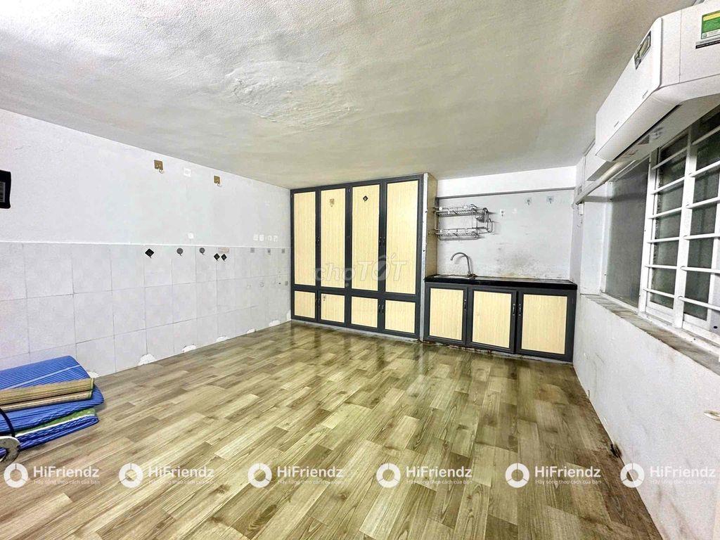 PHÒNG SẴN MÁY LẠNH - CÁCH VHU 800m - GIÁ RẺ - CỬA SỔ TRỜI