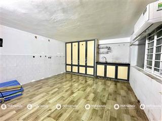 PHÒNG SẴN MÁY LẠNH - CÁCH VHU 800m - GIÁ RẺ - CỬA SỔ TRỜI