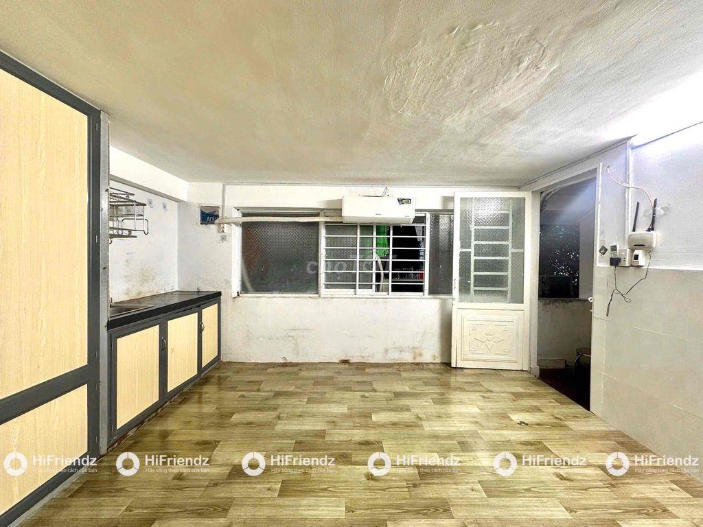 PHÒNG SẴN MÁY LẠNH - CÁCH VHU 800m - GIÁ RẺ - CỬA SỔ TRỜI