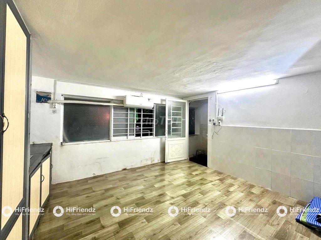 PHÒNG SẴN MÁY LẠNH - CÁCH VHU 800m - GIÁ RẺ - CỬA SỔ TRỜI
