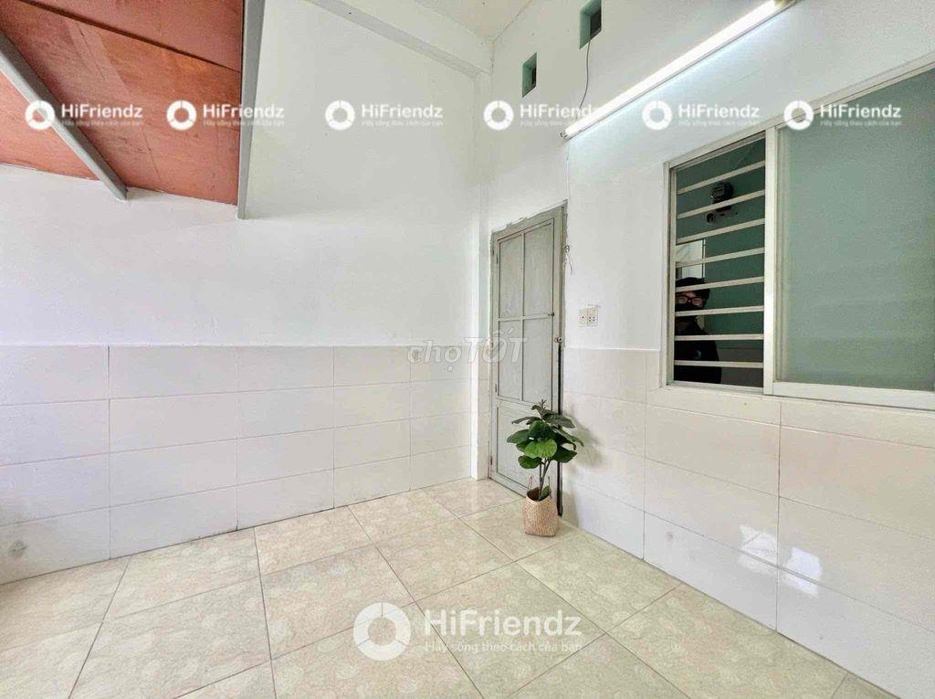 PHÒNG GÁC CAO GẦN TRƯỜNG HUIT - CÓ THANG MÁY - CỬA SỔ TRỜI - 3TR2