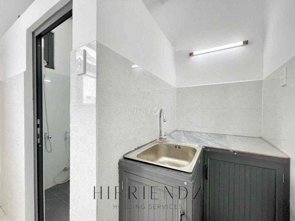 PHÒNG CỬA SỔ TRỜI - CÓ MÁY LẠNH - THANG MÁY MỚI - TÔ HIỆU SÁT VHU