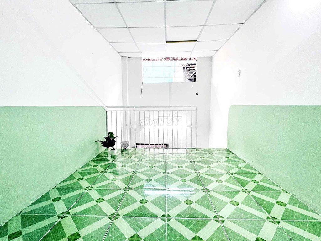 PHÒNG TRỆT GIÁ RẺ - CHỈ 2TR - GÁC CAO - GẦN HƯƠNG LỘ 2