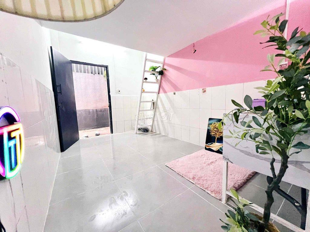 PHÒNG TRỆT GIÁ RẺ - CHỈ 2TR - GÁC CAO - GẦN HƯƠNG LỘ 2