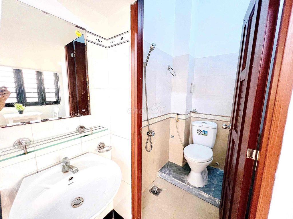 PHÒNG CÓ GÁC BAN CÔNG RIÊNG FULL NT THOÁNG MÁT GIÁ RẺ GẦN LÊ TRỌNG TẤN