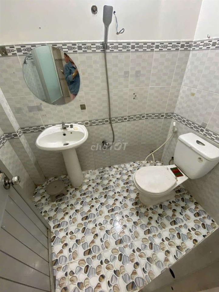 Căn hộ nguyên tầng 3 2 PN, đẹp đủ nội thất