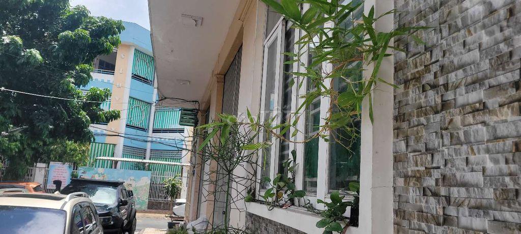 Căn hộ nguyên tầng 3 2 PN, đẹp đủ nội thất