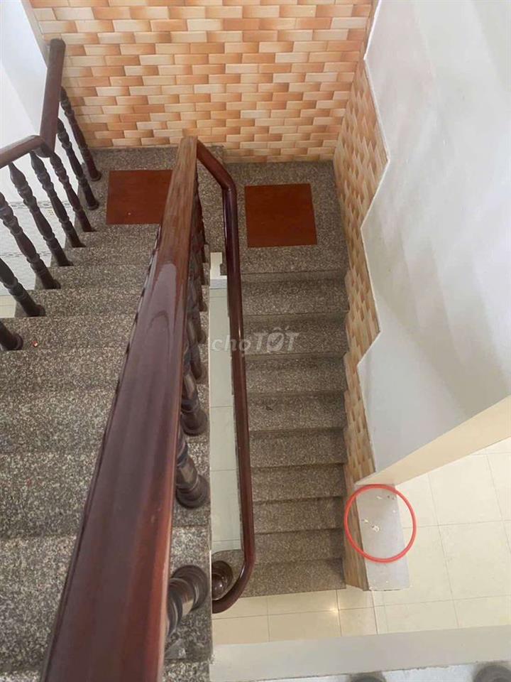 Căn hộ nguyên tầng 3 2 PN, đẹp đủ nội thất