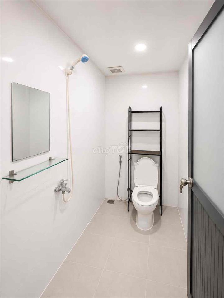 TRỐNG SẴN PHÒNG DUXLEP GẦN ĐẠI HỌC VĂN HIẾN HẦM XE RỘNG THANG MÁY