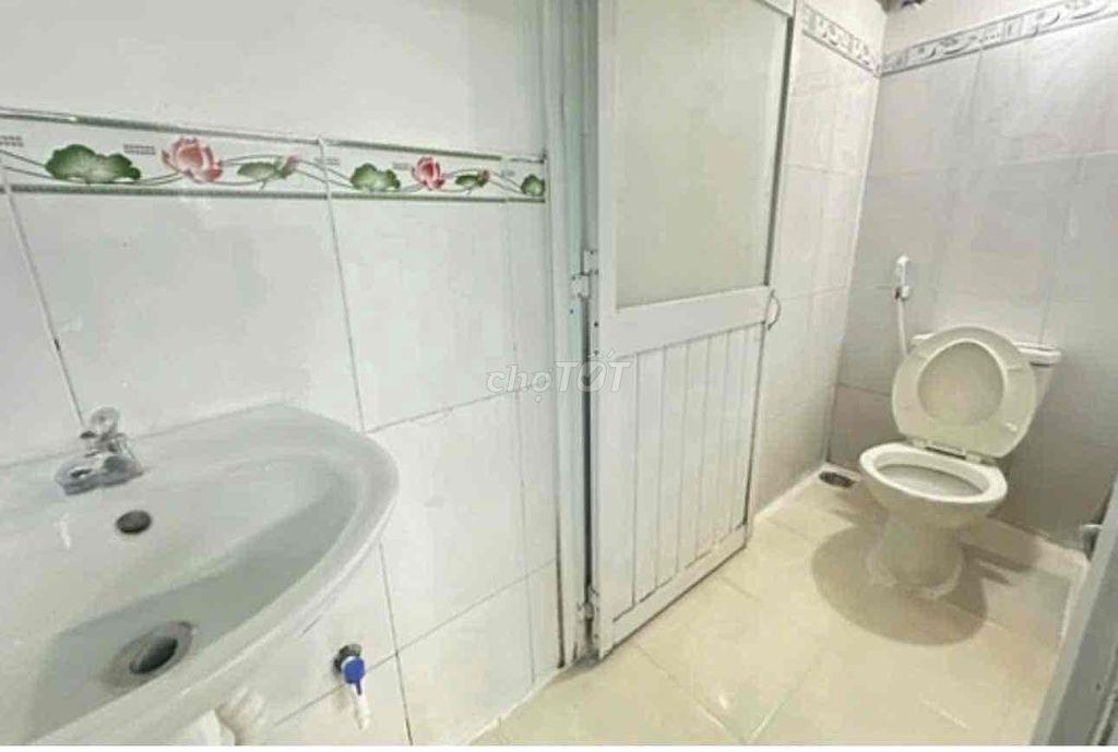 TRỐNG SẴN PHÒNG GÁC SẴN MÁY LẠNH NGAY ĐH CÔNG THƯƠNG 1P ĐI BỘ GIÁ RẺ