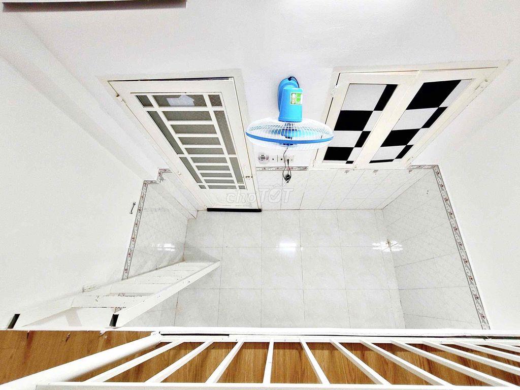 TRỐNG SẴN PHÒNG GÁC SẴN MÁY LẠNH - THANG MÁY - GẦN ĐH VĂN HIẾN - Q11