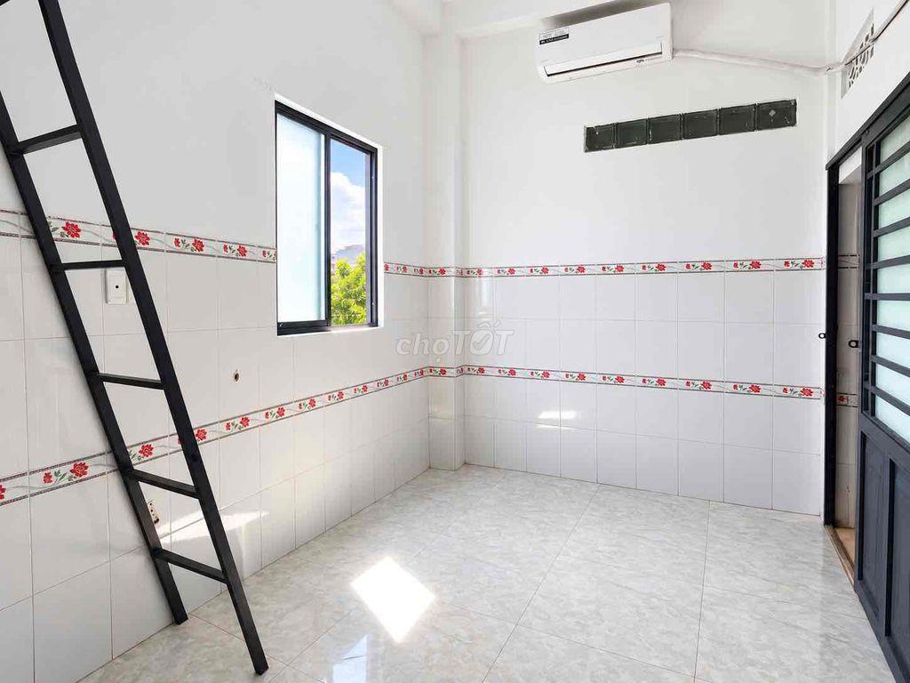 TRỐNG SẴN PHÒNG CỬA SỔ TRỜI - GẦN ĐH VĂN HIẾN - ĐẦM SEN - THANG MÁY