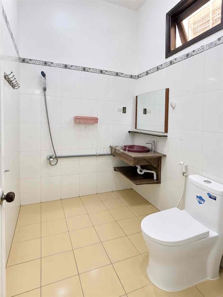 CHO THUÊ PHÒNG STUDIO CỬA SỔ TRỜI SẴN MÁY LẠNH GẦN ĐH CÔNG THƯƠNG