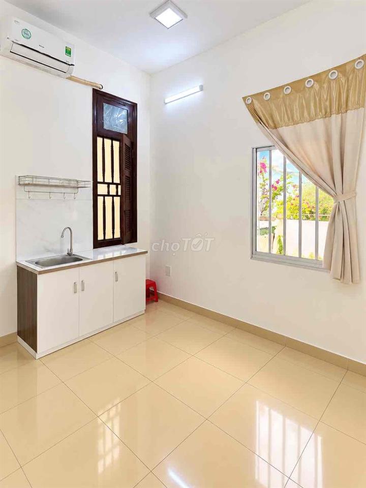 CHO THUÊ PHÒNG STUDIO CỬA SỔ TRỜI SẴN MÁY LẠNH GẦN ĐH CÔNG THƯƠNG