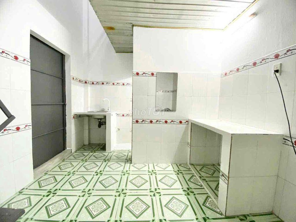 CHO THUÊ PHÒNG TRỆT GÁC CAO 2M SẴN MÁY LẠNH GẦN KDC VĨNH LỘC - ĐH HUIT