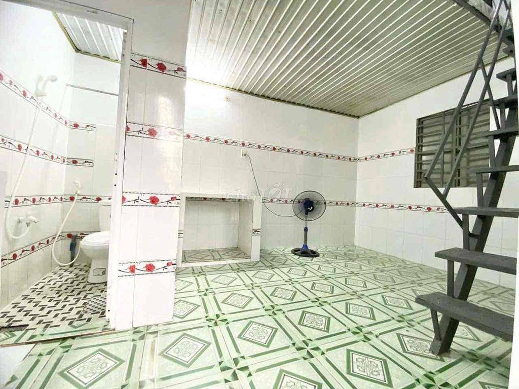 CHO THUÊ PHÒNG TRỆT GÁC CAO 2M SẴN MÁY LẠNH GẦN KDC VĨNH LỘC - ĐH HUIT