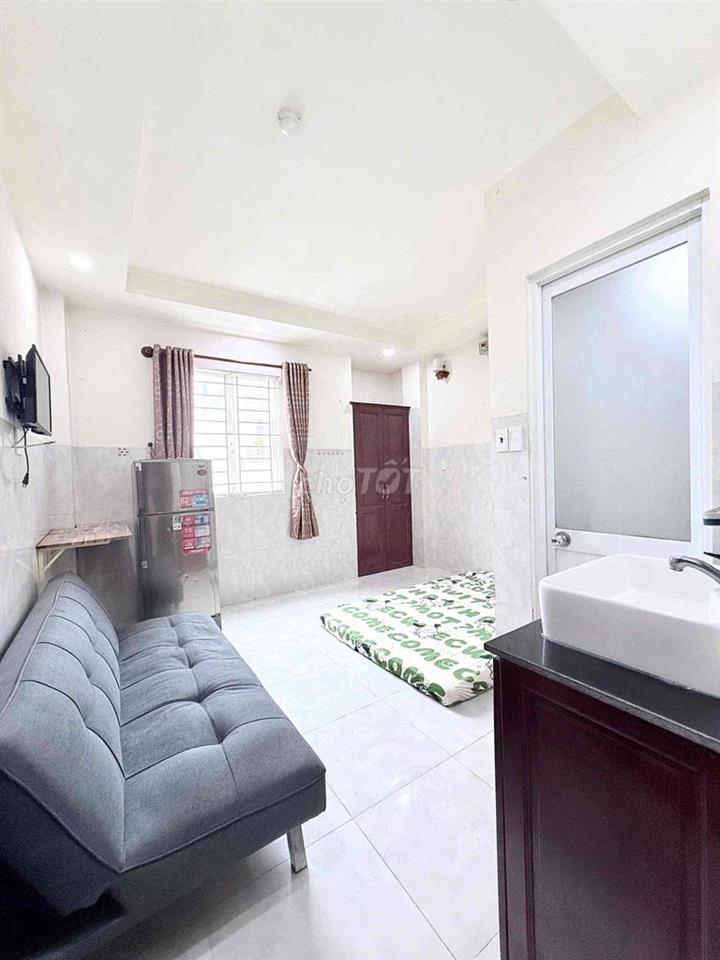 TRỐNG SẴN PHÒNG STUDIO CỬA SỔ TRỜI GẦN ĐẦM SEN - ĐH VĂN HIẾN - Q11