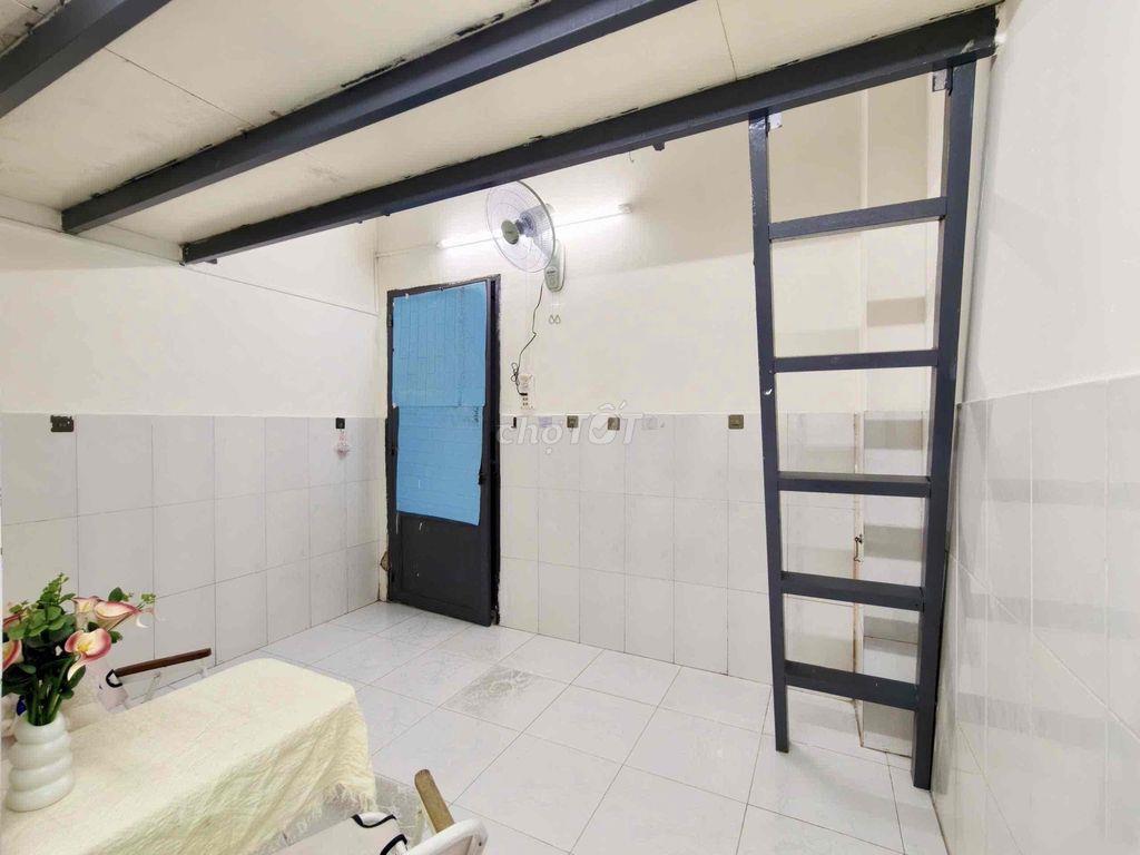 CHO THUÊ PHÒNG TRỆT - NGAY NGÃ TƯ 4 XÃ - GẦN ĐH VĂN HIẾN - GIÁ RẺ