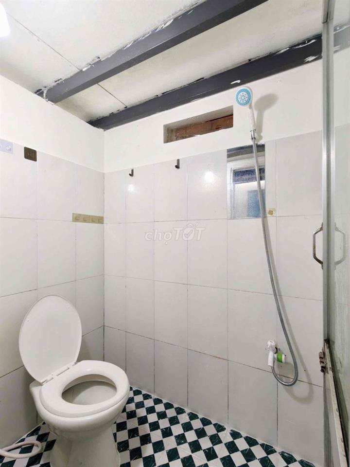 CHO THUÊ PHÒNG TRỆT - NGAY NGÃ TƯ 4 XÃ - GẦN ĐH VĂN HIẾN - GIÁ RẺ