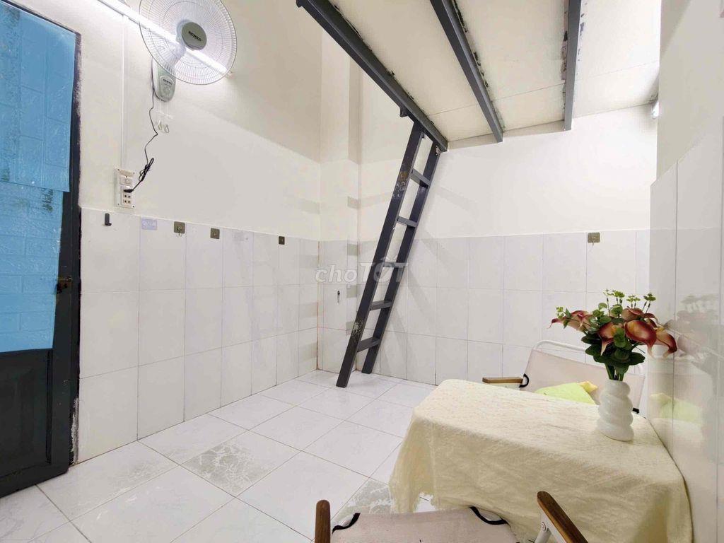 CHO THUÊ PHÒNG TRỆT - NGAY NGÃ TƯ 4 XÃ - GẦN ĐH VĂN HIẾN - GIÁ RẺ