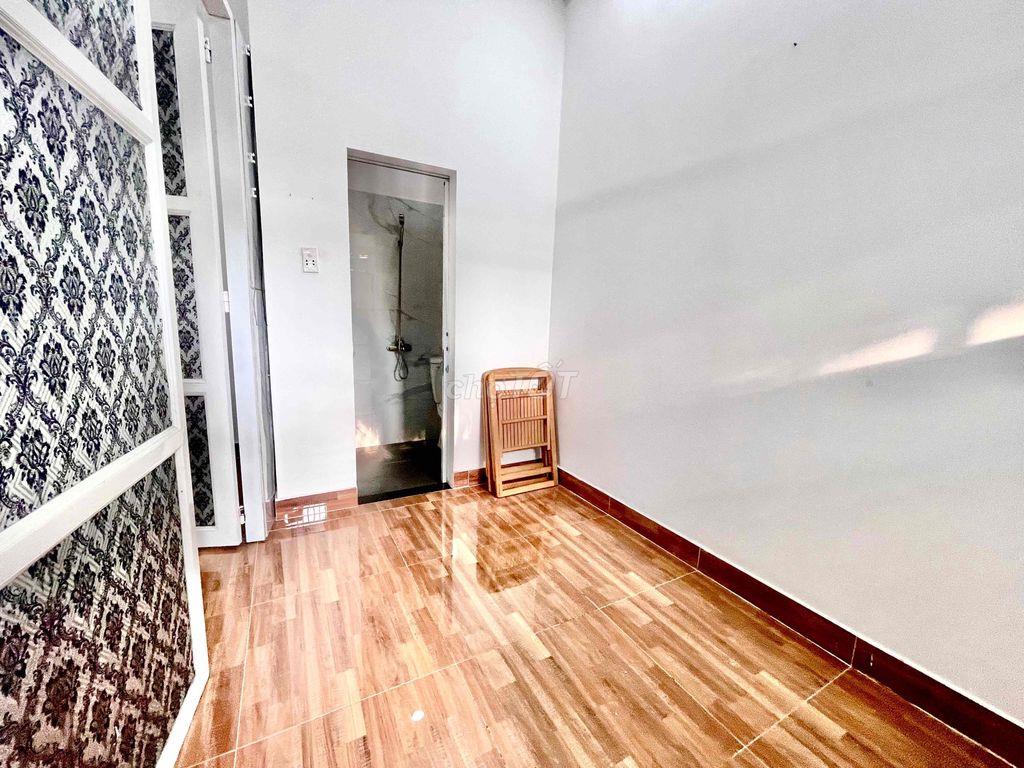 PHÒNG BAN CÔNG SẴN MÁY LẠNH, KỆ BẾP , TỦ LẠNH NGAY ĐẦM SEN