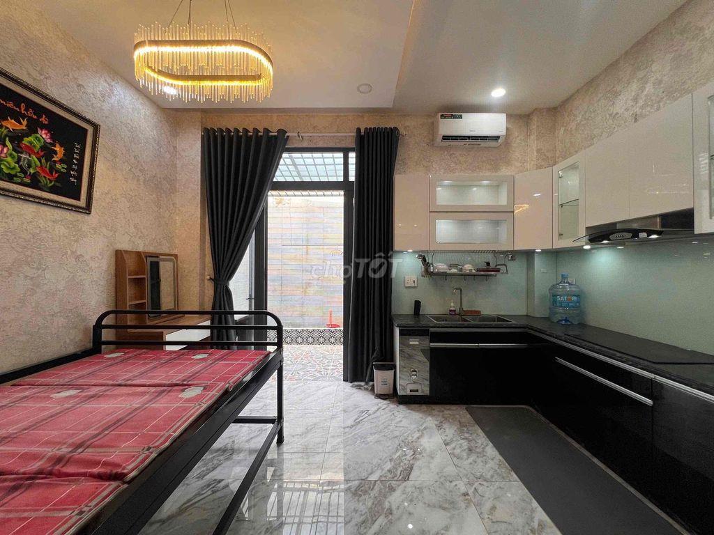 PHÒNG TRỆT SÂN VƯỜN CỰC KÌ THOÁNG - NGAY GẦN ĐẦM SEN - ĐH BÁCH KHOA