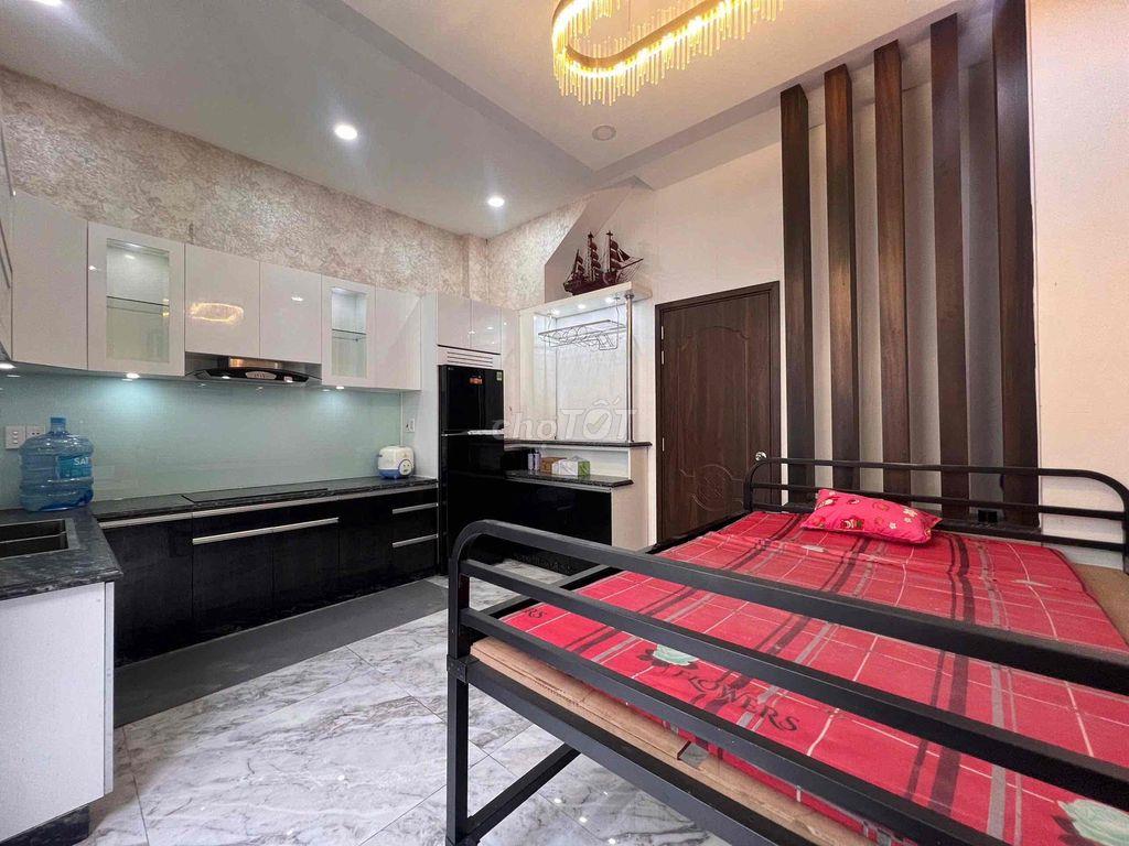 PHÒNG TRỆT SÂN VƯỜN CỰC KÌ THOÁNG - NGAY GẦN ĐẦM SEN - ĐH BÁCH KHOA