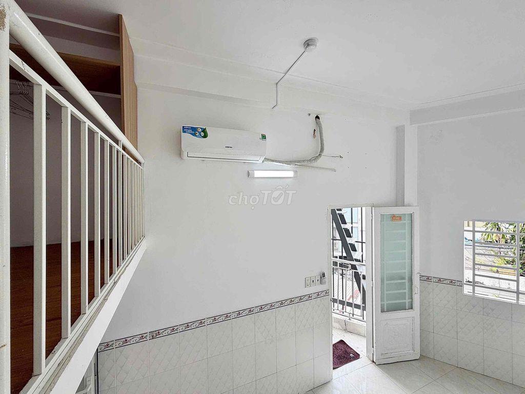 Chính Chủ Cho Thuê Phòng Gác Cửa Sổ % Ban Công - Thang Máy - Có Bãi Xe