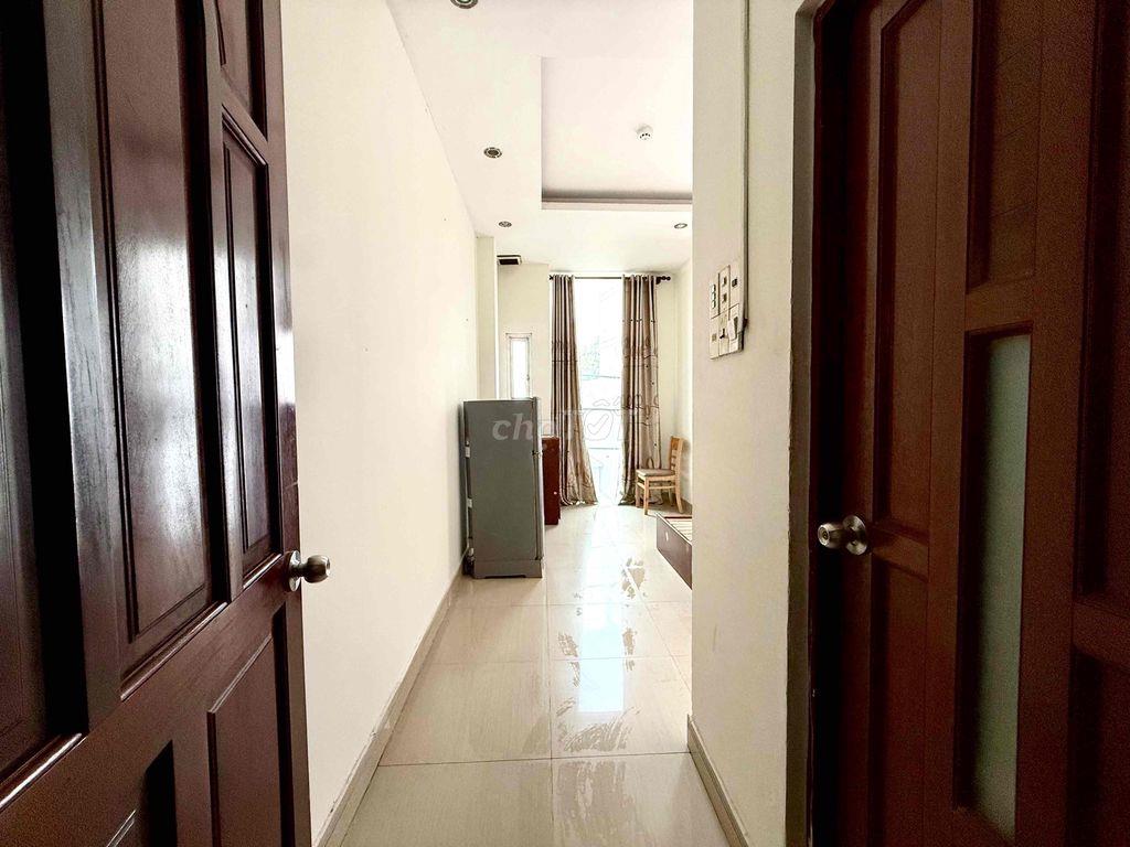 TRỐNG SẴN STUDIO BAN CÔNG FULL NỘI THẤT NGAY HUIT-CÓ THANG MÁY -HẦM XE