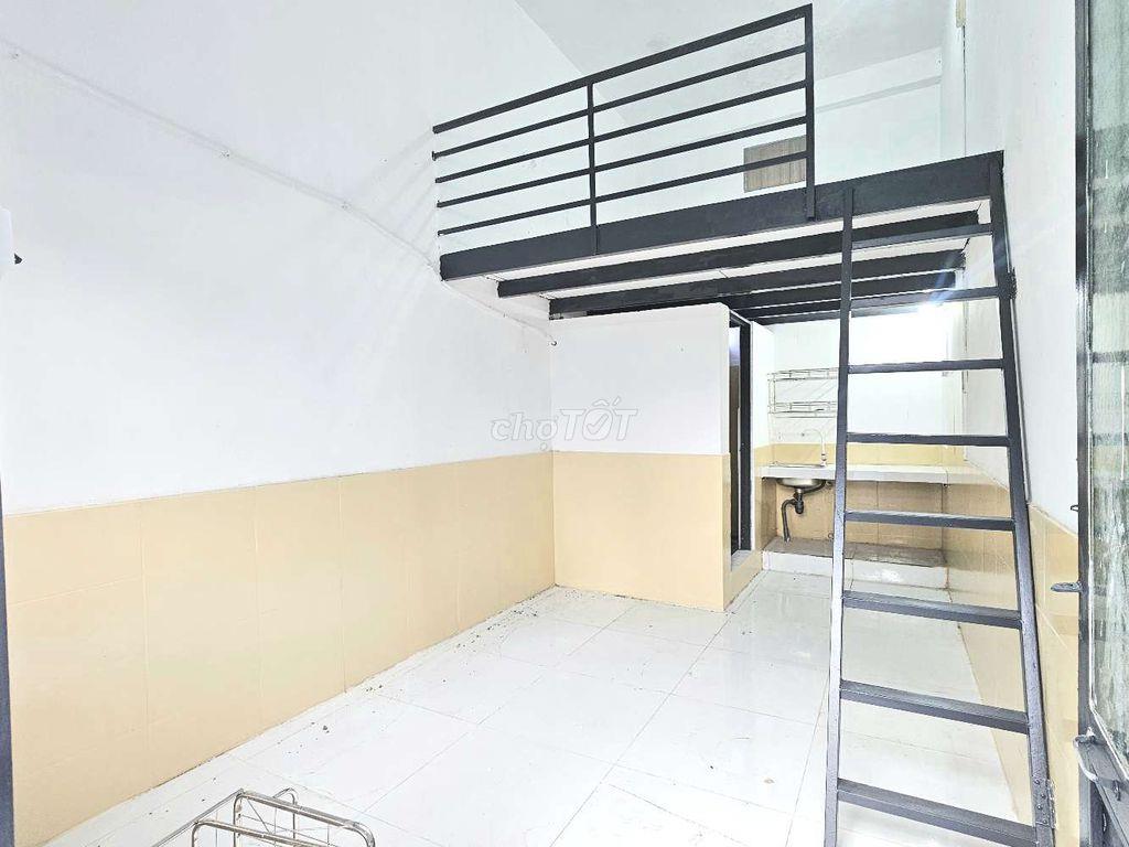 CHDV Full Ban Công Thoáng Sát ĐH HUIT - Gác Cao 2m, Giờ Tự Do, Giá SV