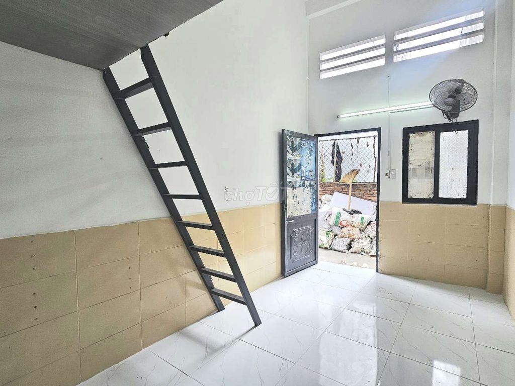 CHDV Full Ban Công Thoáng Sát ĐH HUIT - Gác Cao 2m, Giờ Tự Do, Giá SV