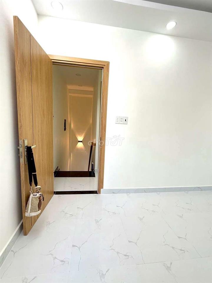 Nhà 4x8m 1 lầu 2pn,2wc ngay chiến lược- Bình Trị đông giáp tên lửa