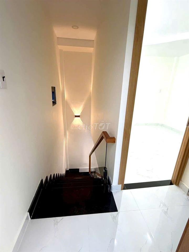 Nhà 4x8m 1 lầu 2pn,2wc ngay chiến lược- Bình Trị đông giáp tên lửa