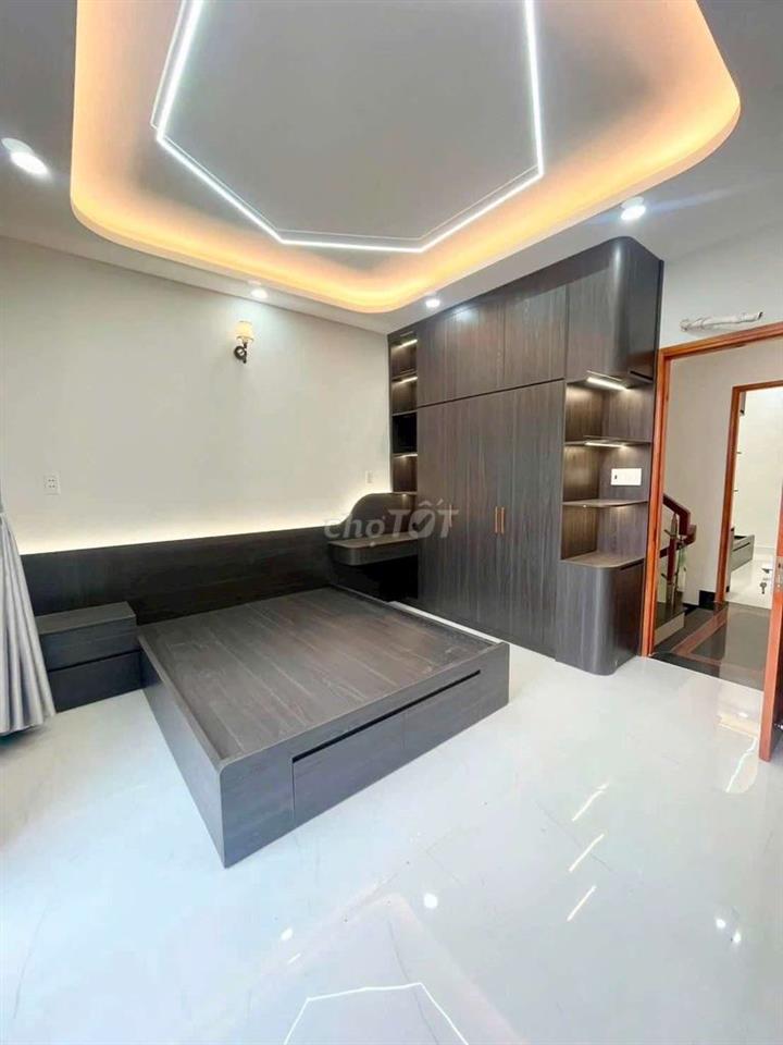 Nhà ngay chợ lê văn quới 5x14m 4 tấm 5pn,5wc hẻm xe hơi 