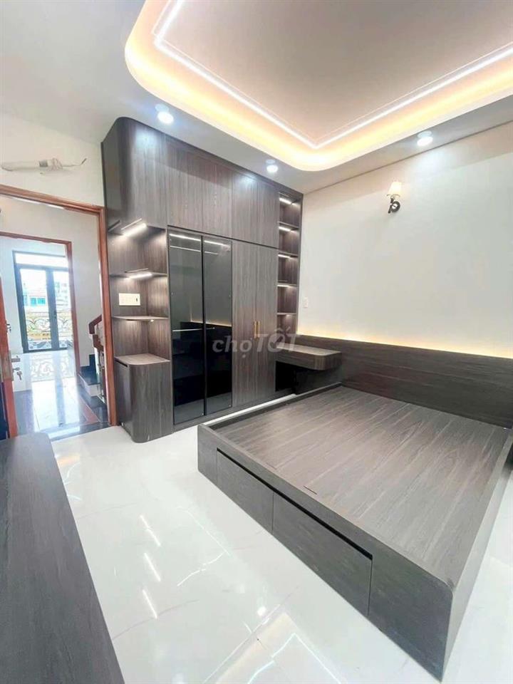Nhà ngay chợ lê văn quới 5x14m 4 tấm 5pn,5wc hẻm xe hơi 