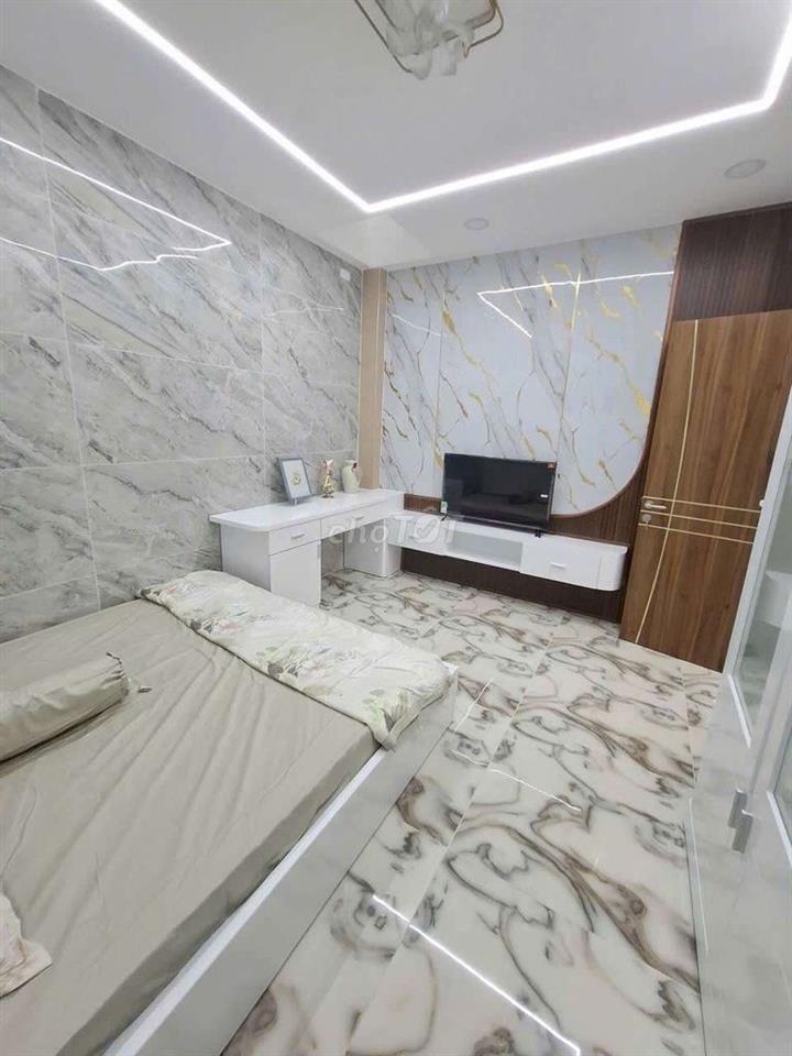 Nhà khu đồng bộ có thang máy 1 sẹc hương lộ 2 dt 4x19m lửng 3 lầu 5pn.