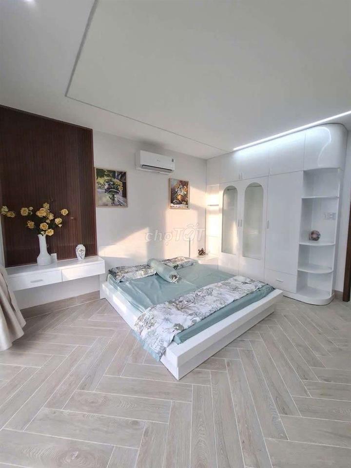 Nhà khu đồng bộ có thang máy 1 sẹc hương lộ 2 dt 4x19m lửng 3 lầu 5pn.