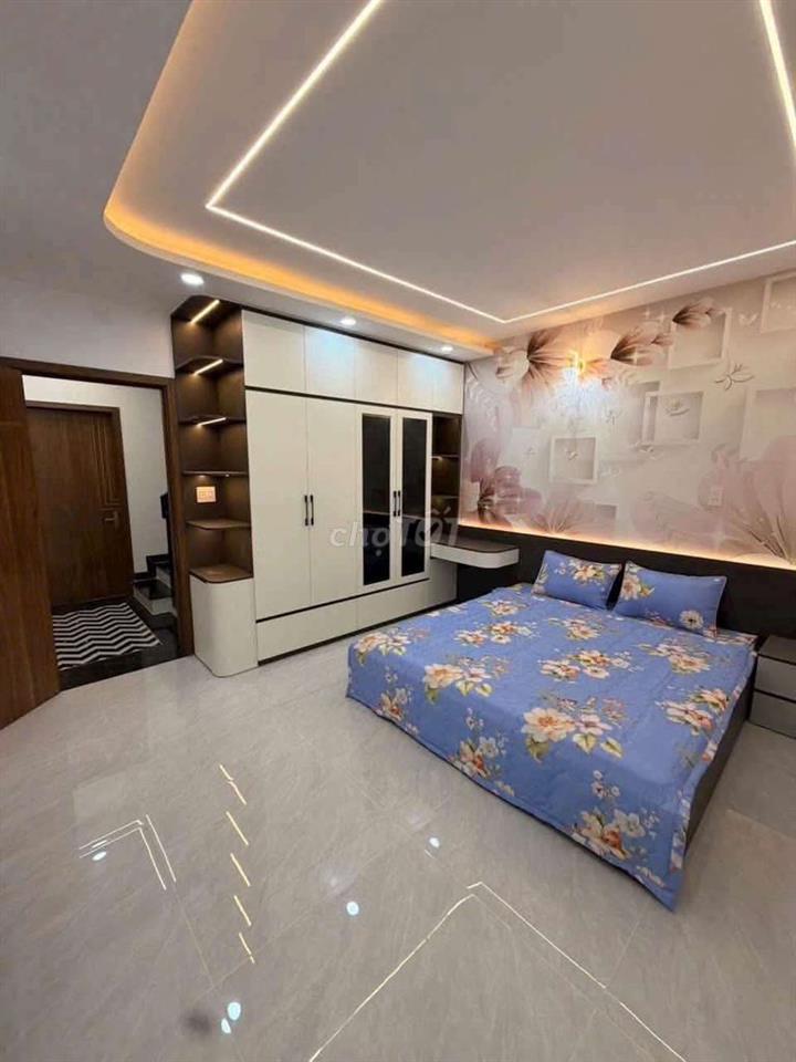 Nhà có thang máy đường số 5 bình long nguyễn sơn nối dài 4x16m 4 lầu.